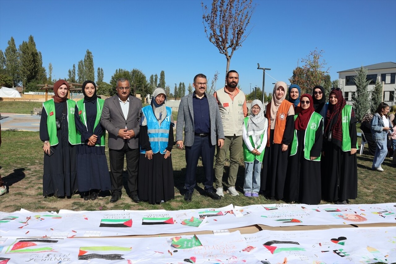 Iğdır'da İsrail’in Gazze’ye yönelik saldırılarını protesto etmek ve Gazzeli çocuklara destek olmak...