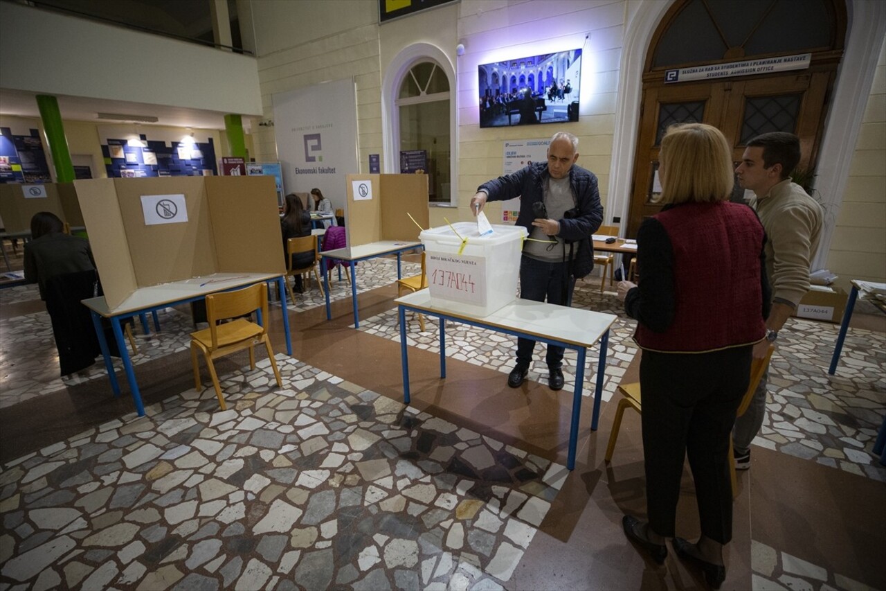 Bosna Hersek'te halk, yerel idarecileri belirlemek için oy kullanmaya başladı. Bosna Hersek'teki...