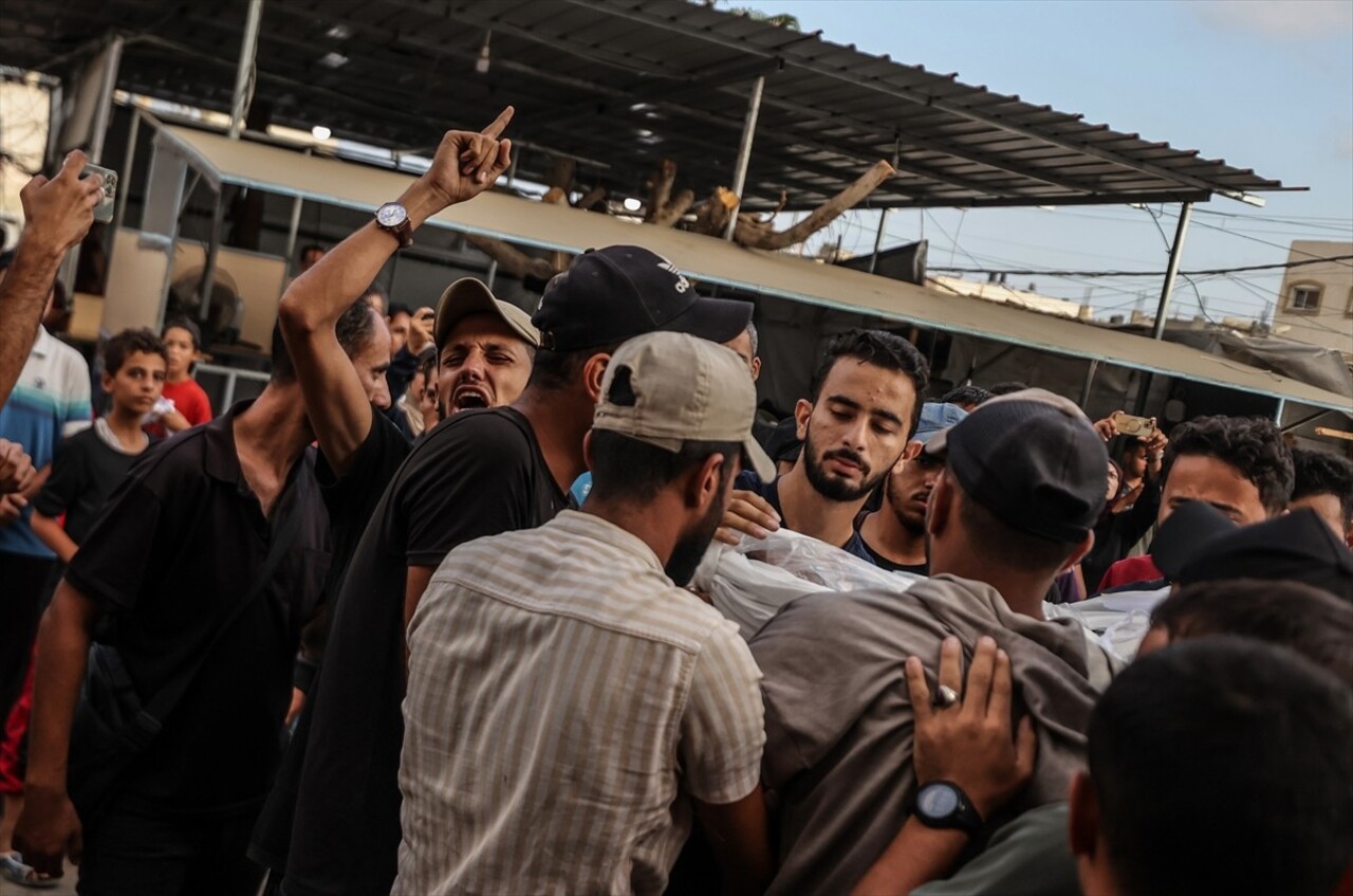 İsrail ordusunun Gazze'nin orta kesiminde yer alan Deyr Balah kentindeki Aksa Şehitleri...