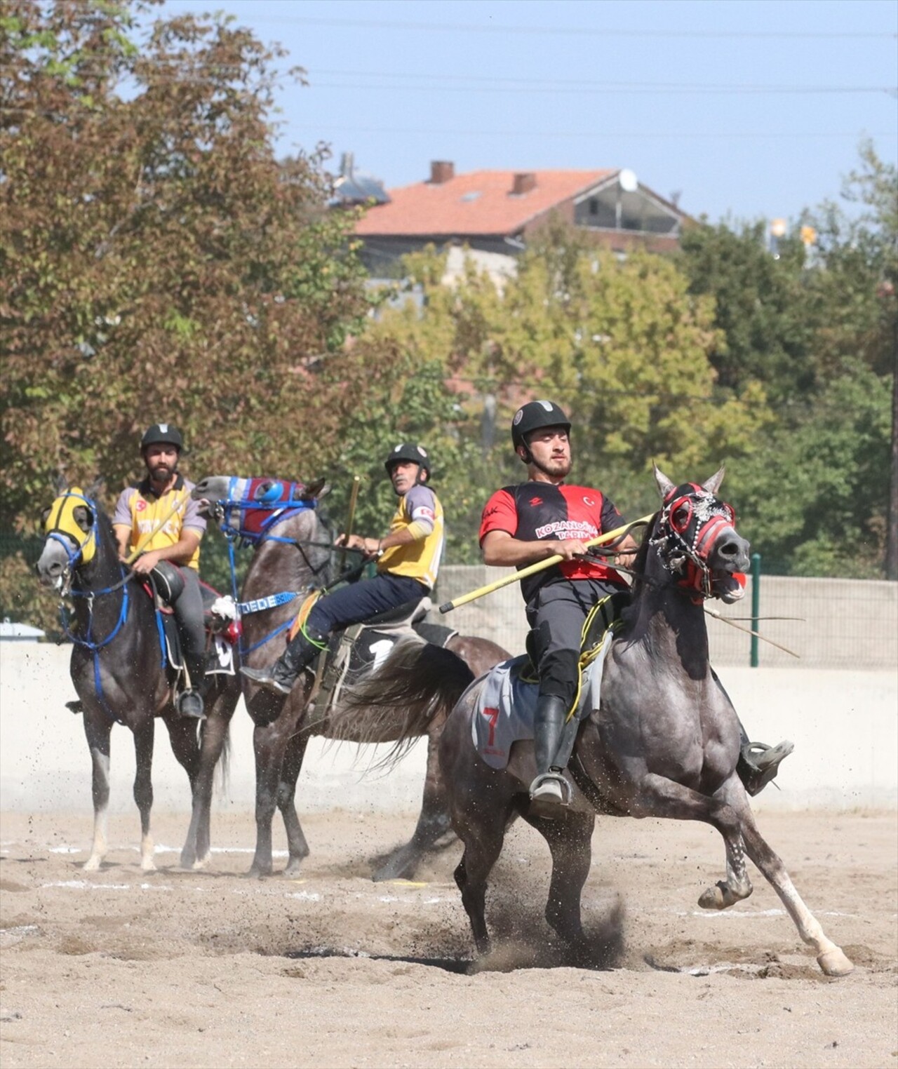 Atlı Cirit 2024 Sezonu Esat Akdağ 1. Ligi Kırmızı Grup müsabakaları Kayseri'de yapıldı. Kayseri...