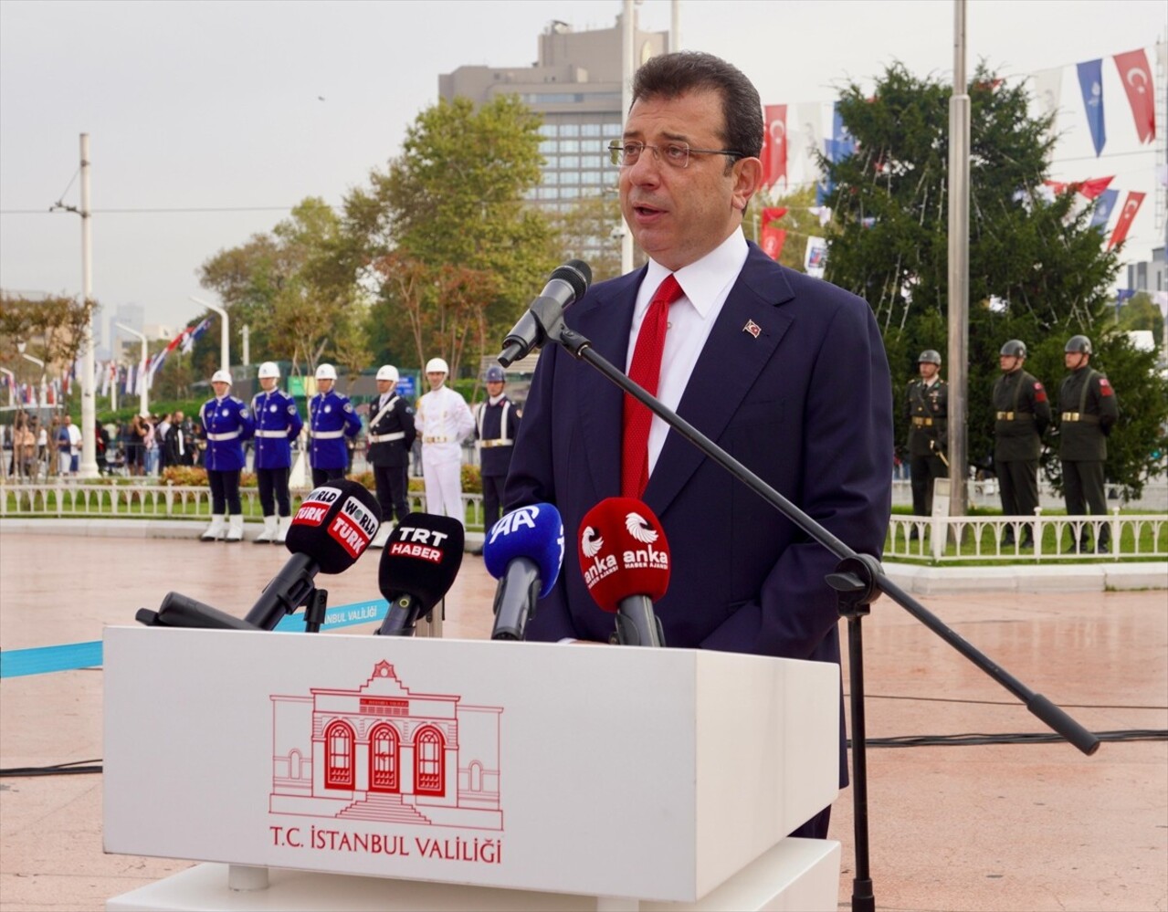 İstanbul'un işgalden kurtuluşunun 101. yıl dönümünde Taksim Cumhuriyet Anıtı önünde tören...