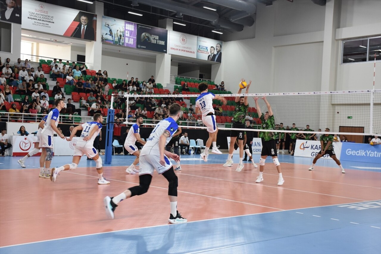 Voleybol SMS Global Efeler Ligi'nin 1. hafta mücadelesinde Cizre Belediyespor Cizre 100 Yıl Spor...