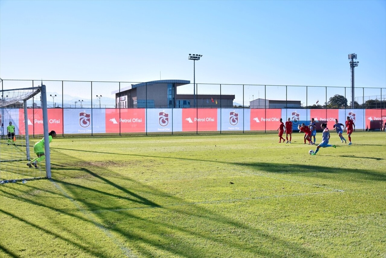 Turkcell Kadın Futbol Süper Ligi'nin 5. haftasında Trabzonspor Petrol Ofisi ile Amed Sportif...