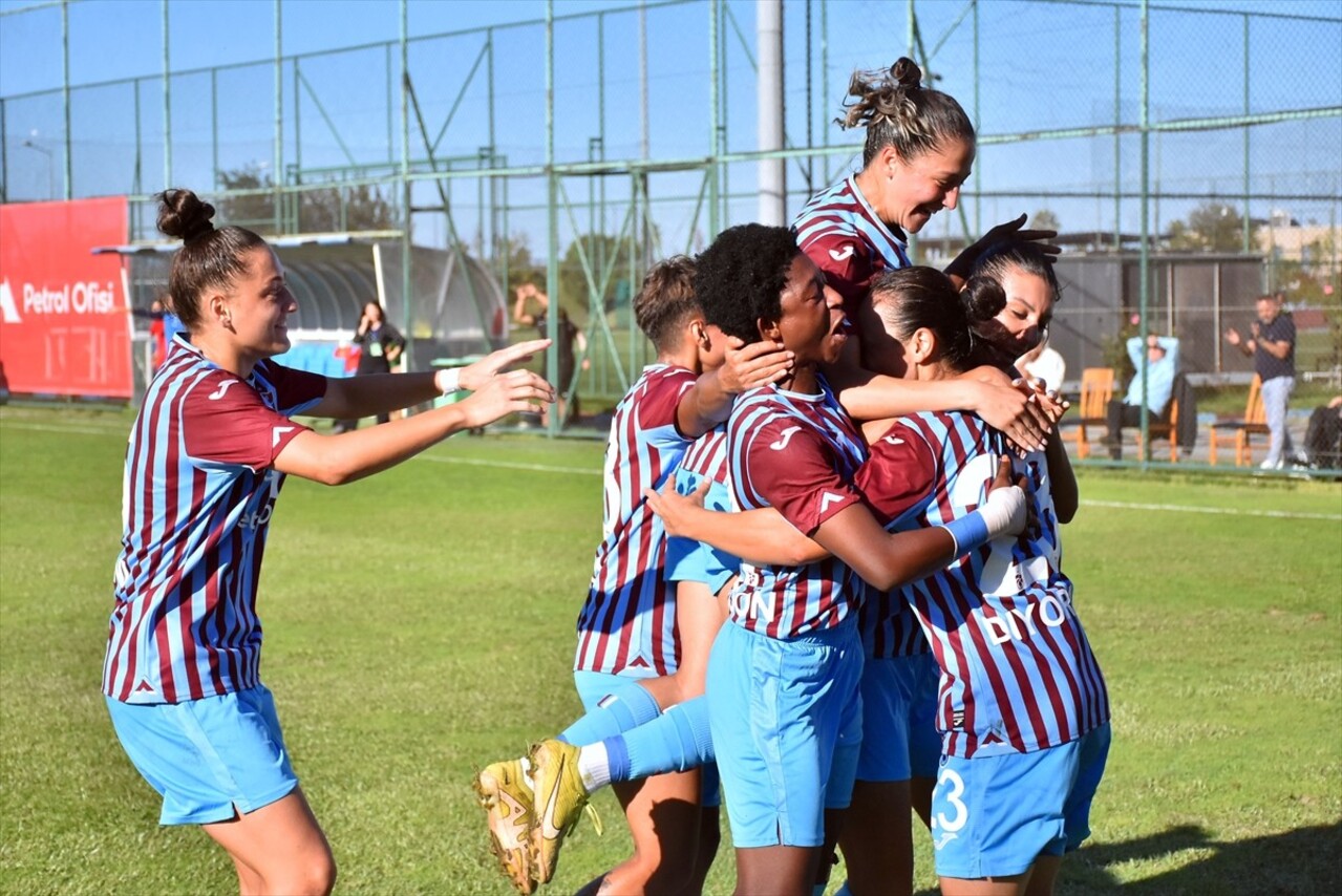 Turkcell Kadın Futbol Süper Ligi'nin 5. haftasında Trabzonspor Petrol Ofisi ile Amed Sportif...