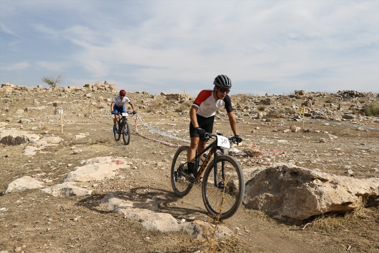 Mardin'in tarihi Dara Antik Kenti'nde Uluslararası Mardin MTB Cup Dağ Bisikleti Yarışları...