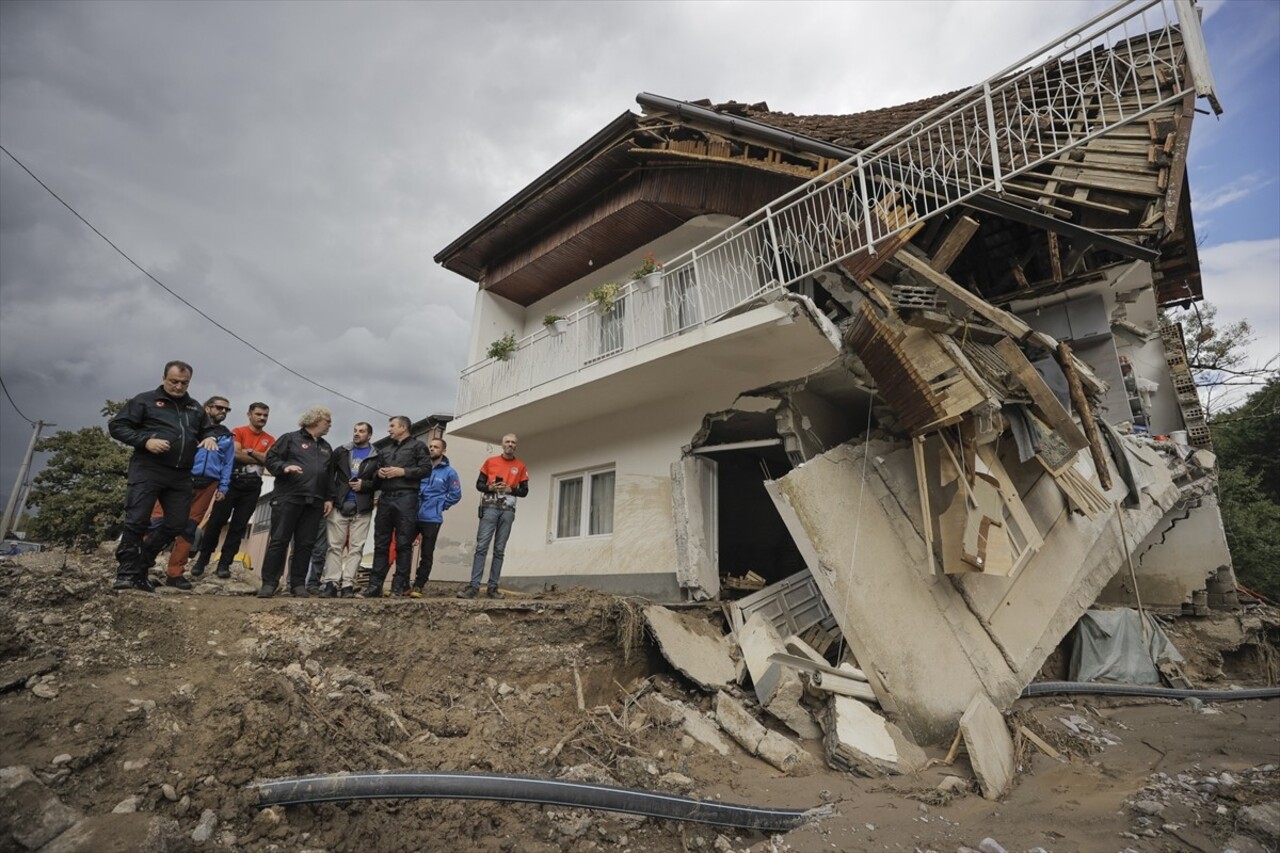 Afet ve Acil Durum Yönetimi Başkanlığı (AFAD), Bosna Hersek'te selden etkilenen bölgeye 60...