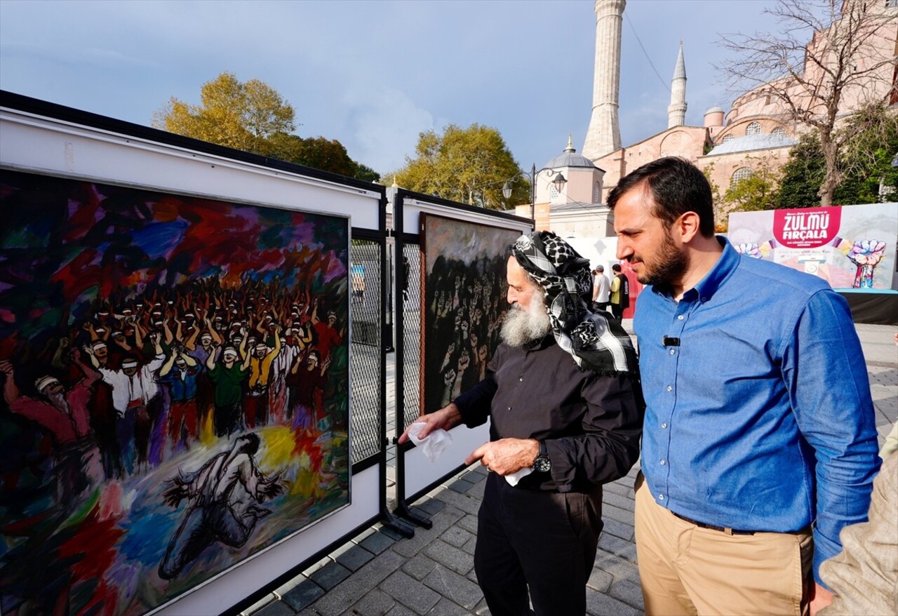 Fatih'te, İsrail'in Gazze'ye gerçekleştirdiği saldırıların birinci yılında boykot konseptli "Zulmü...