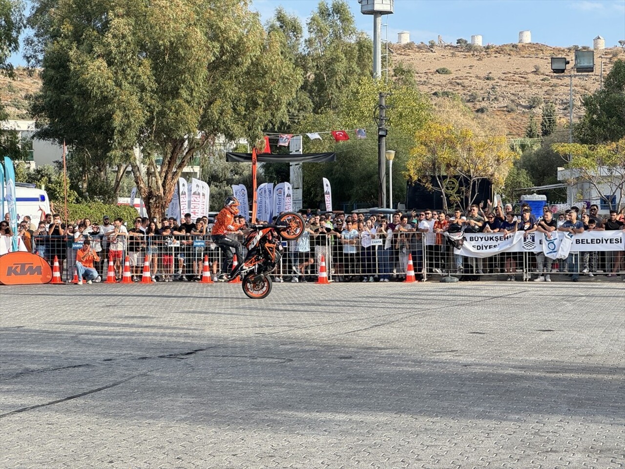 Muğla'da "Uluslararası Bodrum Motofest" sona erdi. Motosiklet akrobasi şampiyonu Birkan Polat da...