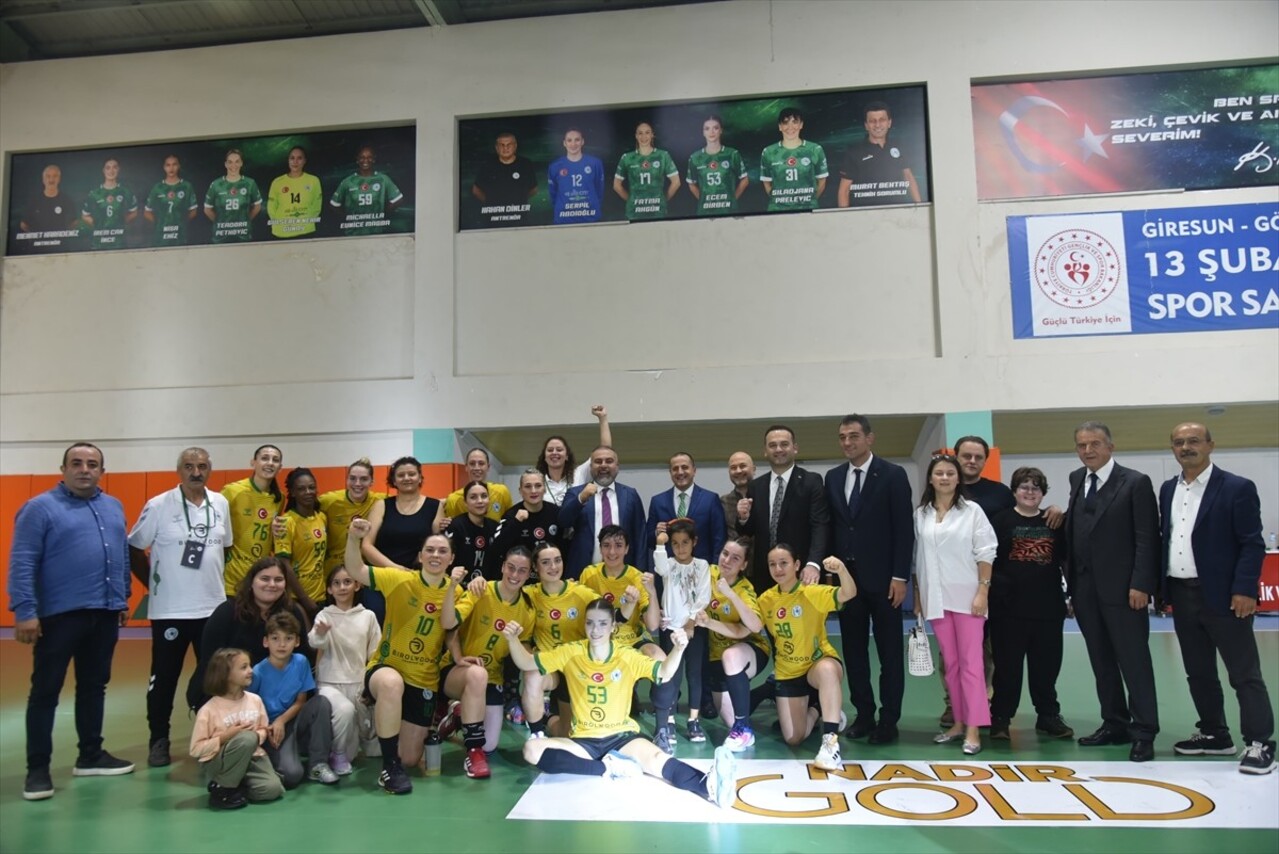 Avrupa Hentbol Federasyonu (EHF) Kadınlar Avrupa Kupası 2. tur rövanş maçında Görele Belediyespor...