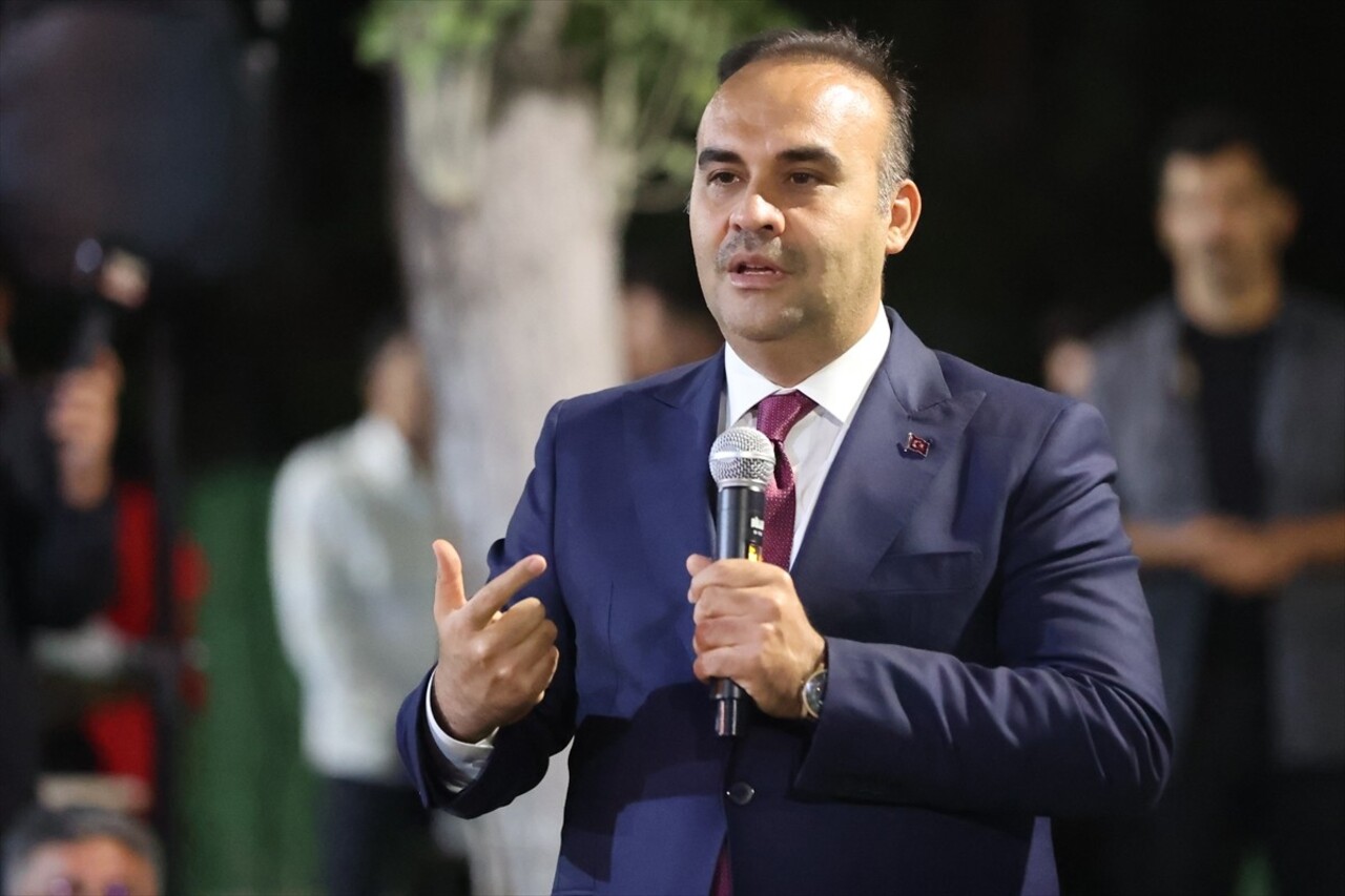 Sanayi ve Teknoloji Bakanı Mehmet Fatih Kacır (ortada), Nevşehir'de AK Parti İl Gençlik Kollarınca...