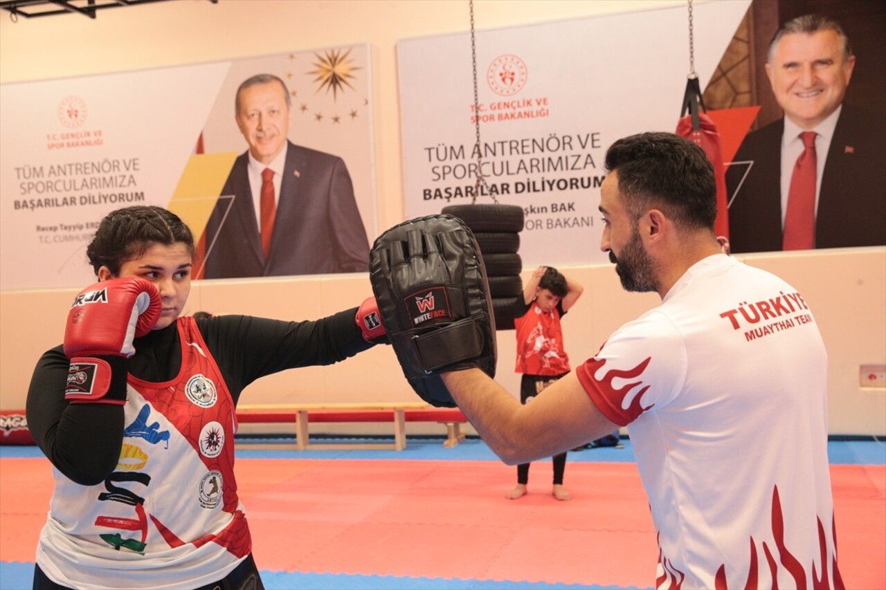 Bolu'da babasının yönlendirmesiyle başladığı muaythaide dünya gençler şampiyonu olan milli sporcu...