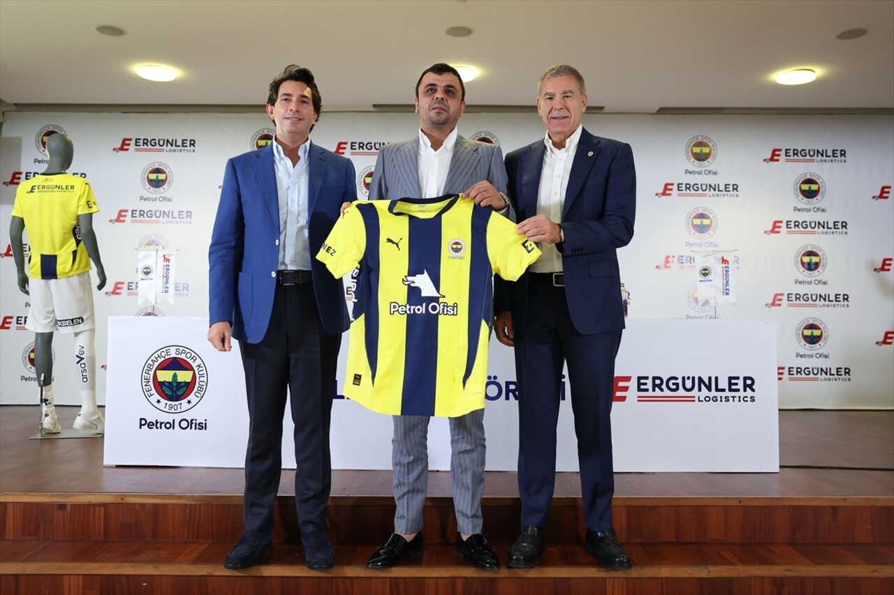 Fenerbahçe Kulübü, Fenerbahçe Petrol Ofisi Kadın Futbol Takımı'nın forma sponsorluğu için Ergünler...