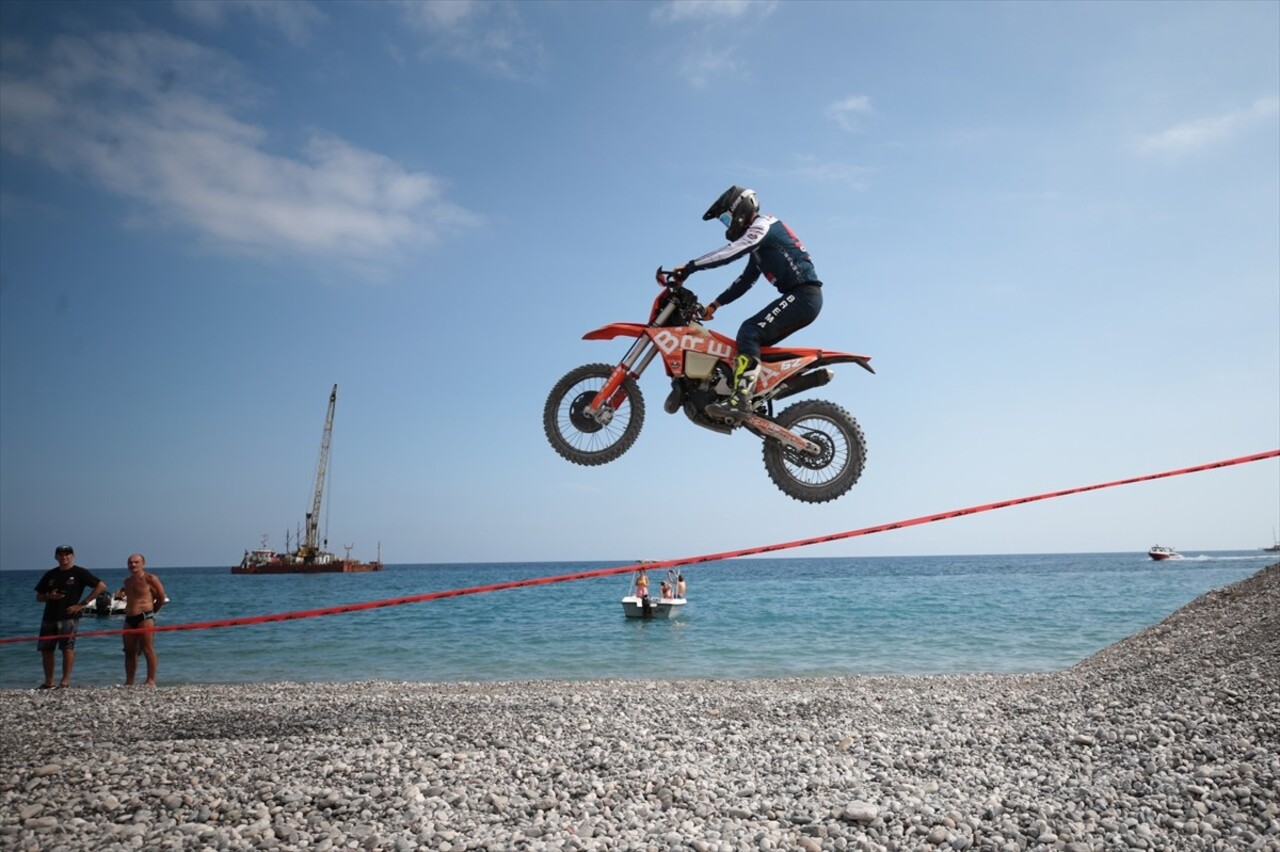 Antalya'nın Kemer ilçesinde düzenlenen Hard Enduro Dünya Şampiyonası'nın 6. ayağı Sea To Sky...