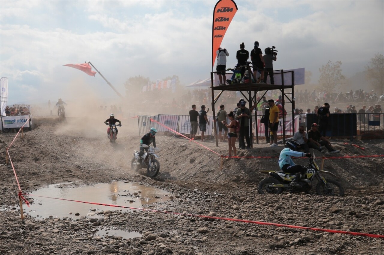 Antalya'nın Kemer ilçesinde düzenlenen Hard Enduro Dünya Şampiyonası'nın 6. ayağı Sea To Sky...