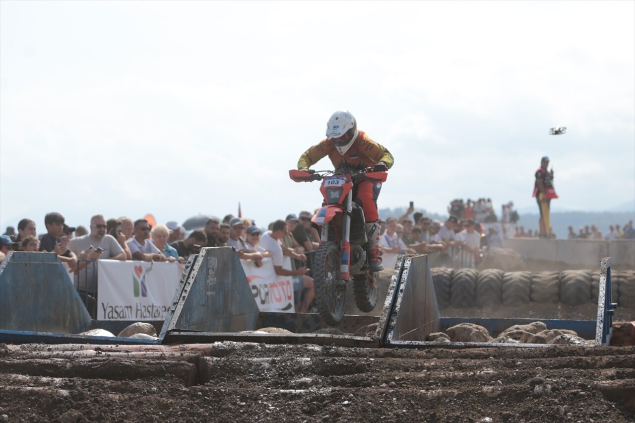 Antalya'nın Kemer ilçesinde düzenlenen Hard Enduro Dünya Şampiyonası'nın 6. ayağı Sea To Sky...