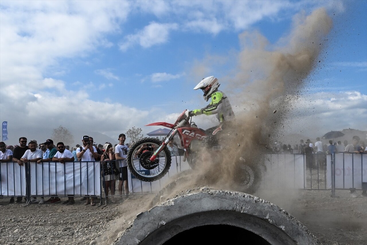 Antalya'nın Kemer ilçesinde düzenlenen Hard Enduro Dünya Şampiyonası'nın 6. ayağı Sea To Sky...