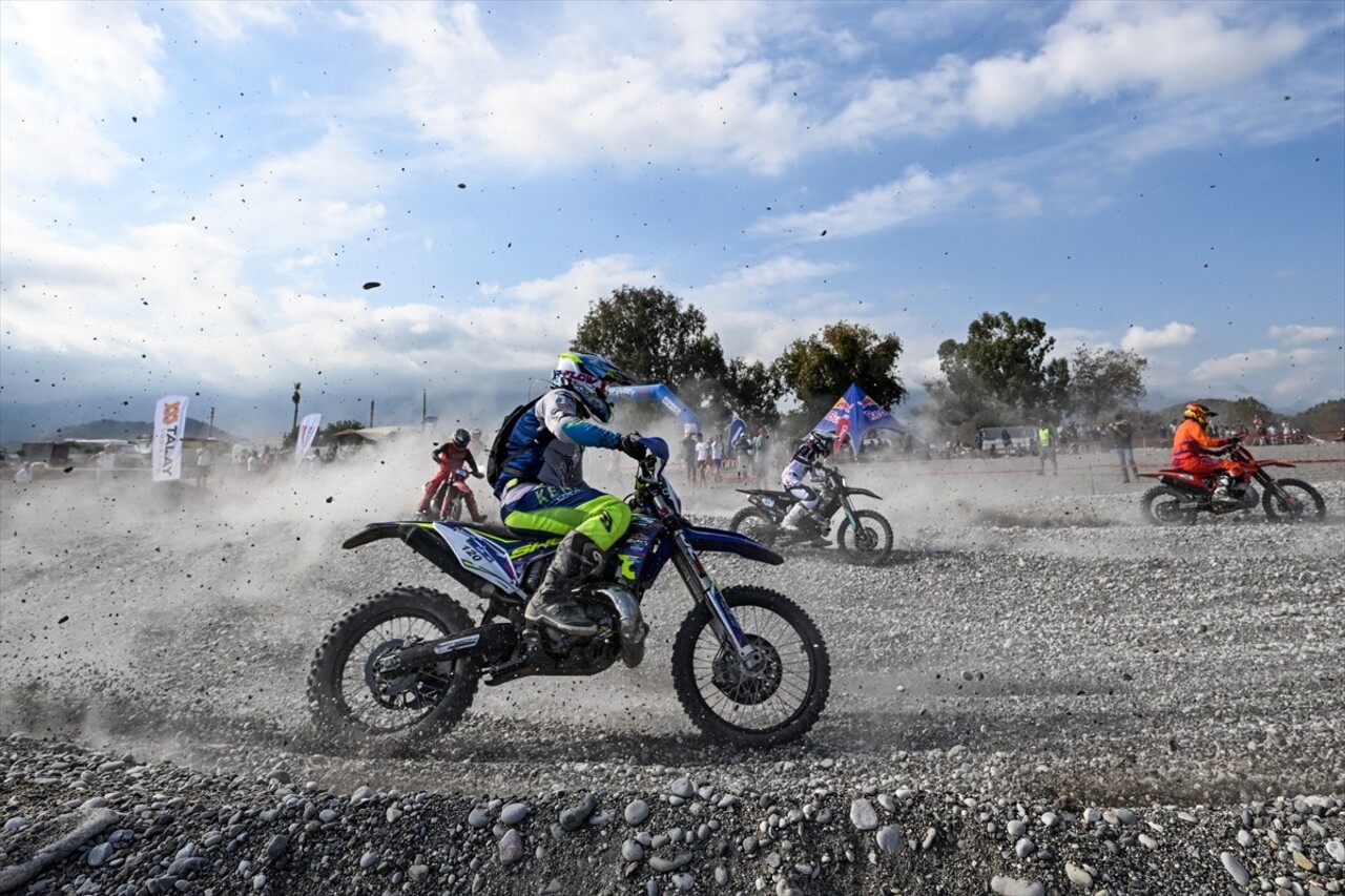 Antalya'nın Kemer ilçesinde düzenlenen Hard Enduro Dünya Şampiyonası'nın 6. ayağı Sea To Sky...