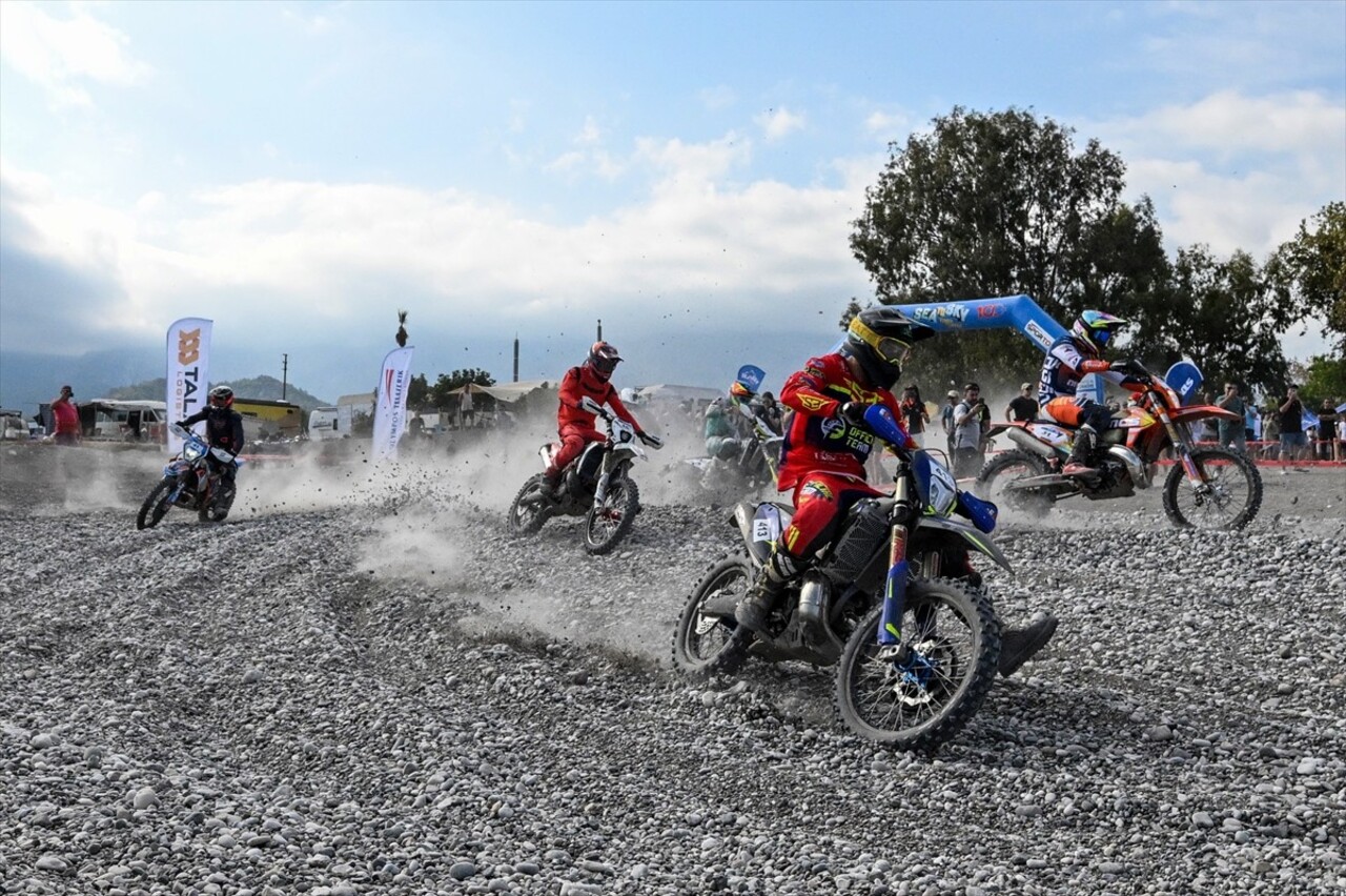 Antalya'nın Kemer ilçesinde düzenlenen Hard Enduro Dünya Şampiyonası'nın 6. ayağı Sea To Sky...