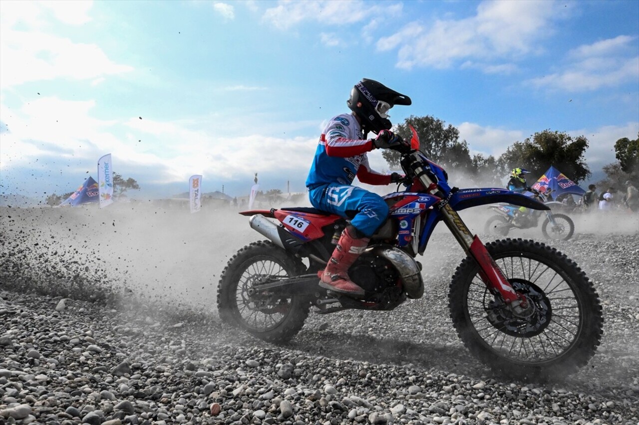 Antalya'nın Kemer ilçesinde düzenlenen Hard Enduro Dünya Şampiyonası'nın 6. ayağı Sea To Sky...