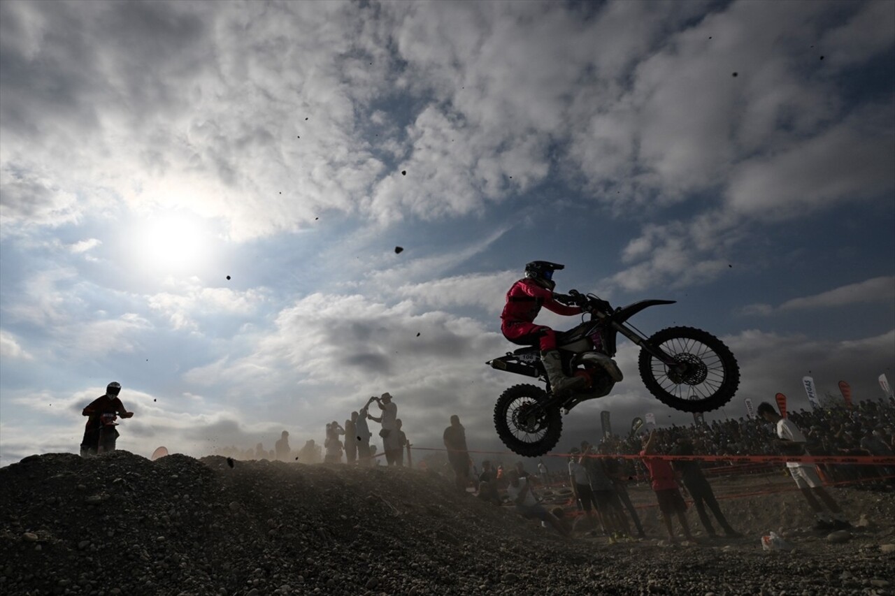 Antalya'nın Kemer ilçesinde düzenlenen Hard Enduro Dünya Şampiyonası'nın 6. ayağı Sea To Sky...