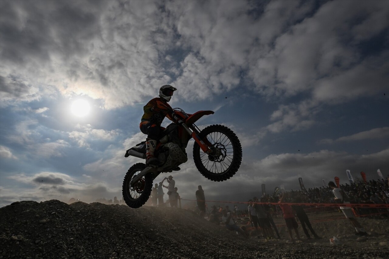 Antalya'nın Kemer ilçesinde düzenlenen Hard Enduro Dünya Şampiyonası'nın 6. ayağı Sea To Sky...