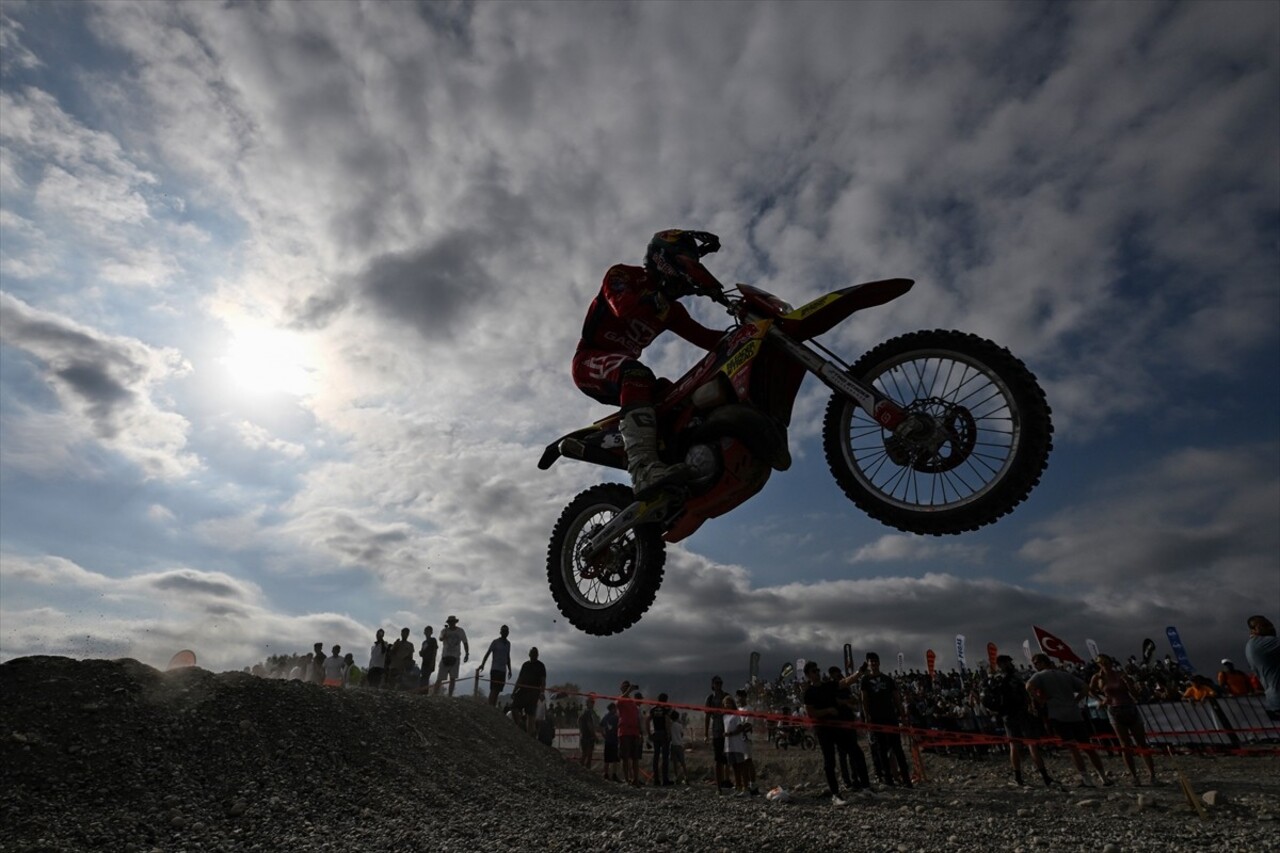 Antalya'nın Kemer ilçesinde düzenlenen Hard Enduro Dünya Şampiyonası'nın 6. ayağı Sea To Sky...