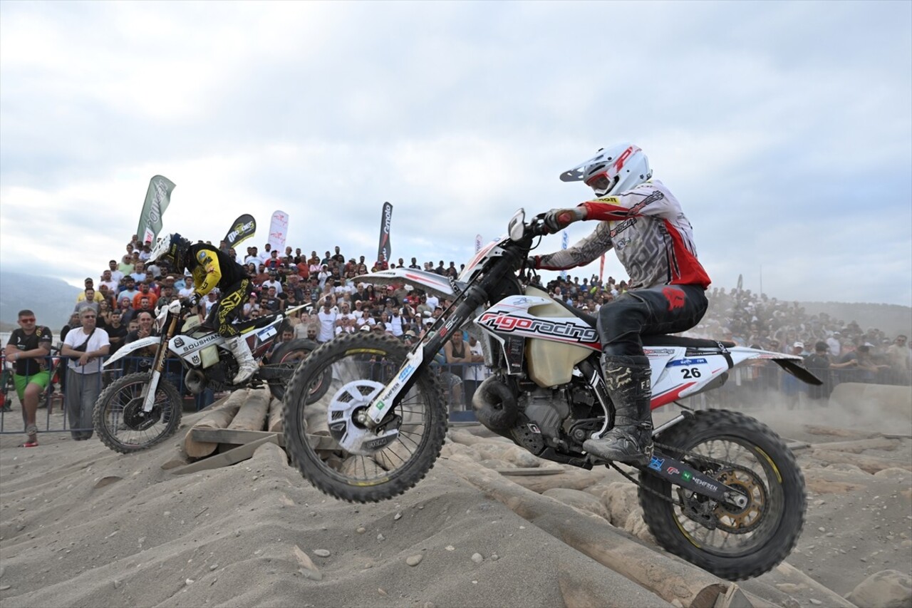 Antalya'nın Kemer ilçesinde düzenlenen Hard Enduro Dünya Şampiyonası'nın 6. ayağı Sea To Sky...