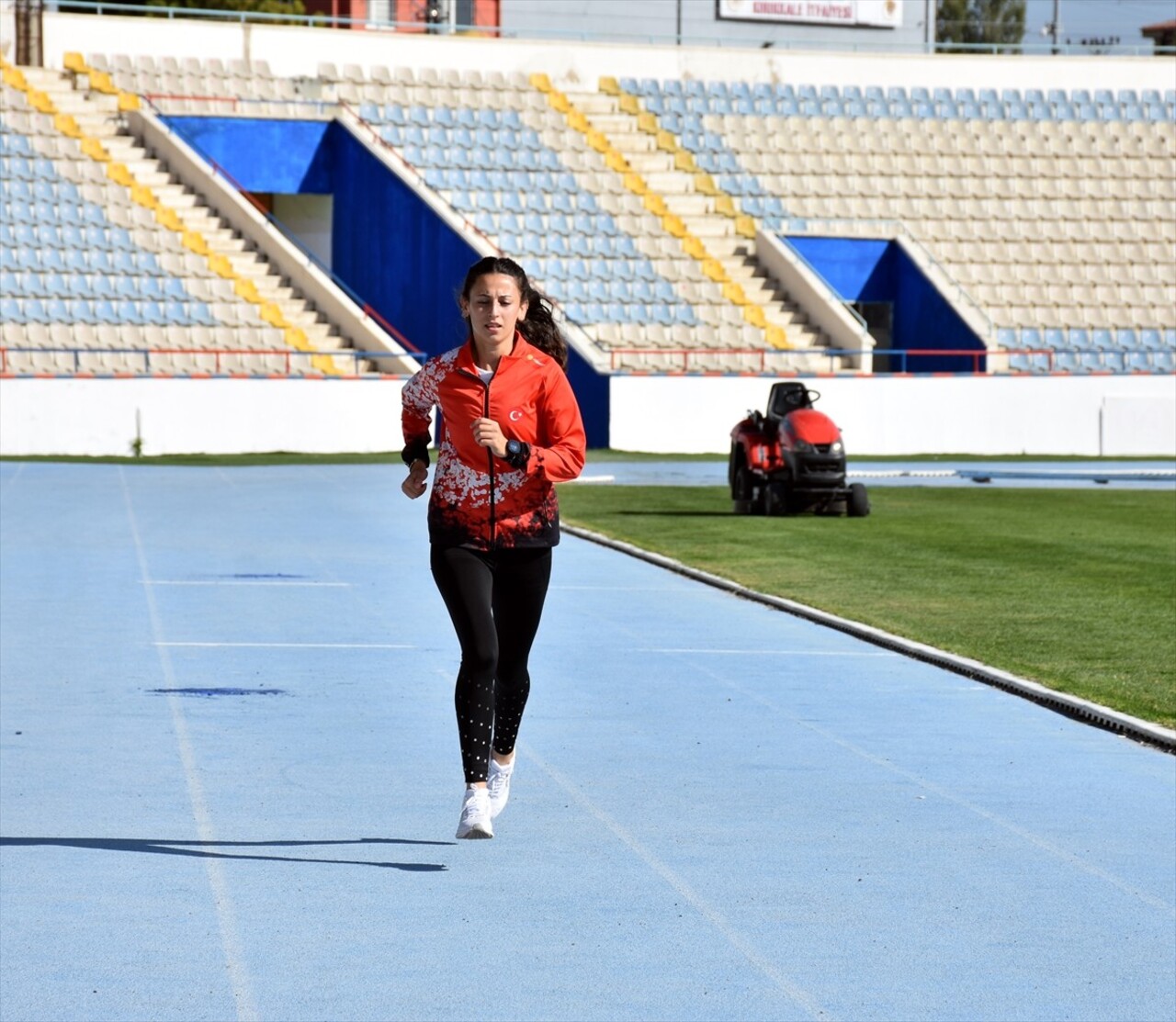 Türkiye ikincisi ve Balkan Kros Şampiyonası üçüncüsü milli atlet Melisa Tasa, Balkan şampiyonluğu...