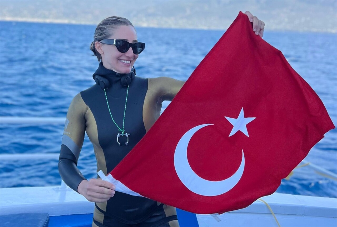 Serbest Dalış Dünya Şampiyonası'nda mücadele eden milli sporcu Şahika Ercümen, paletsiz ip...