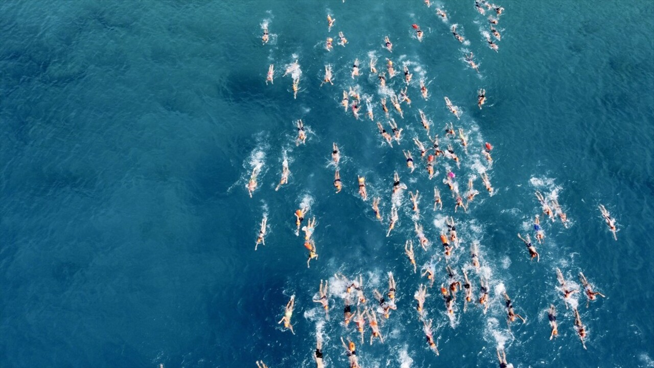 Muğla'nın Fethiye ilçesinde 5. Uluslararası Fethiye Spor Festivali kapsamında açık su yüzme...