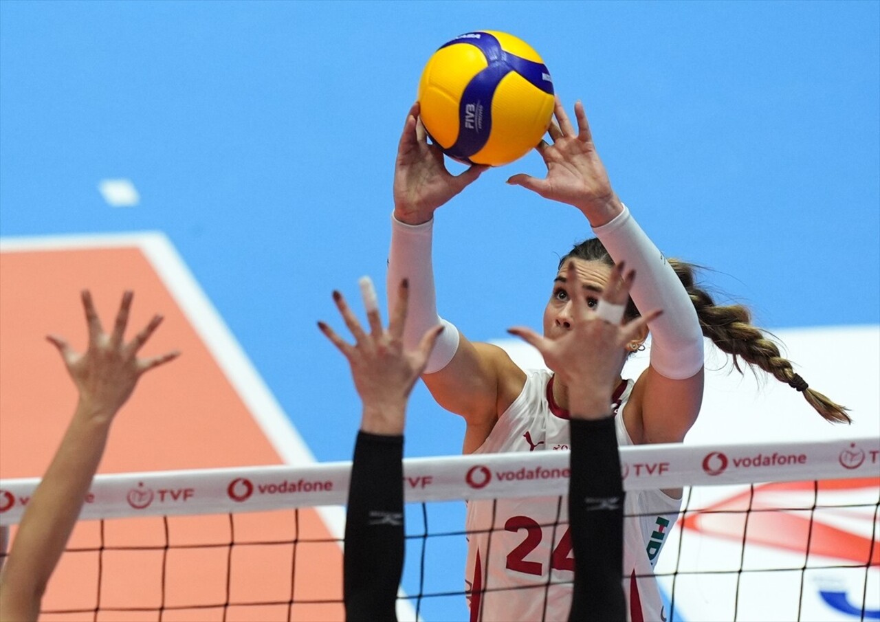 Vodafone Sultanlar Ligi 2. haftasında Aras Kargo ile Galatasaray Daikin Atatürk Voleybol Vestel...