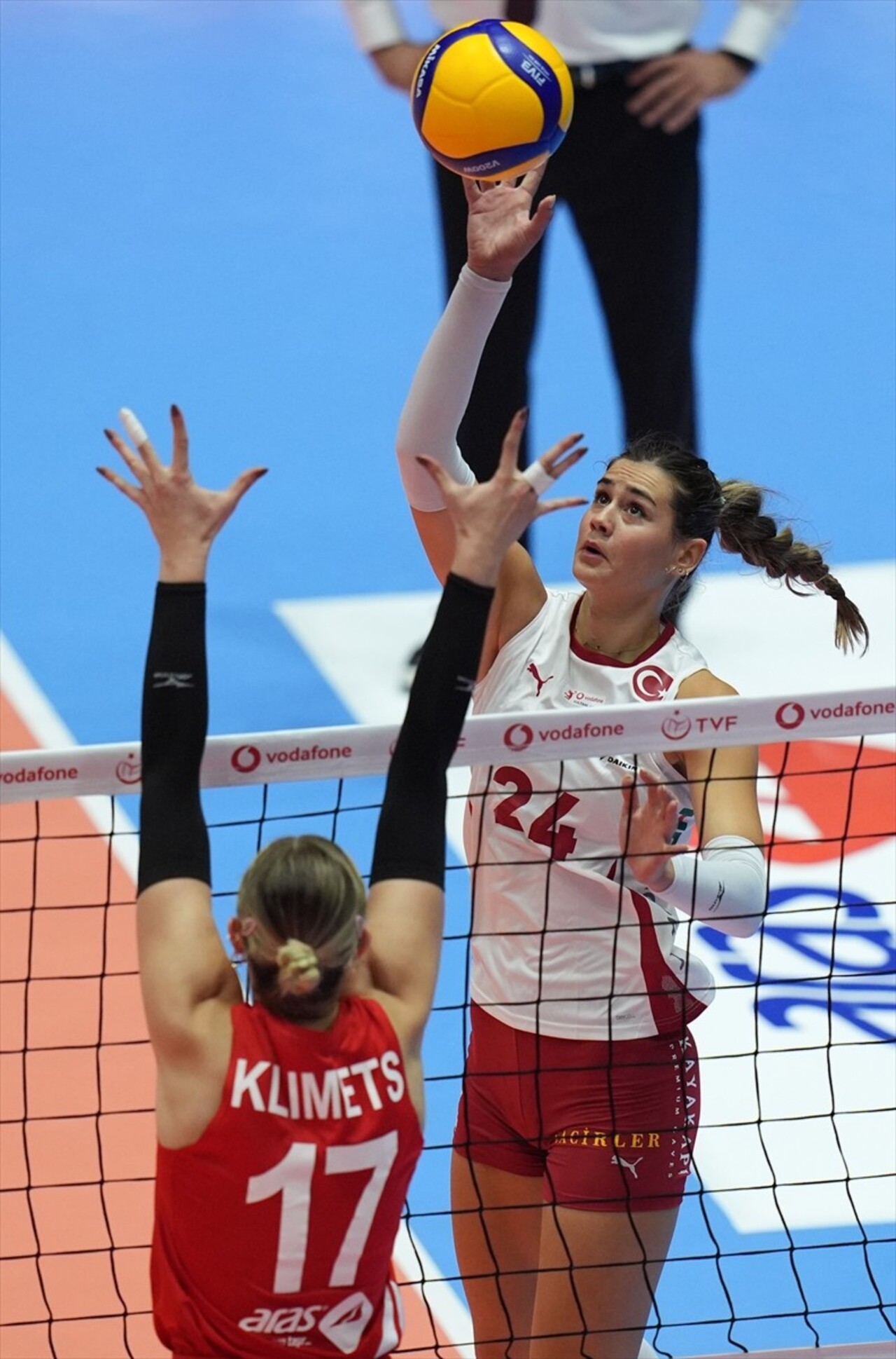 Vodafone Sultanlar Ligi 2. haftasında Aras Kargo ile Galatasaray Daikin Atatürk Voleybol Vestel...