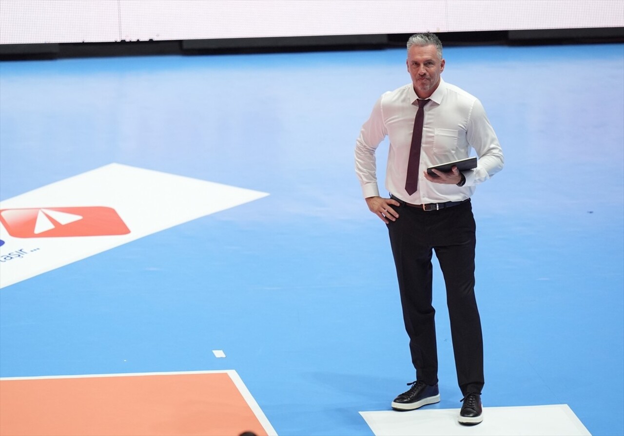 Vodafone Sultanlar Ligi 2. haftasında Aras Kargo ile Galatasaray Daikin Atatürk Voleybol Vestel...