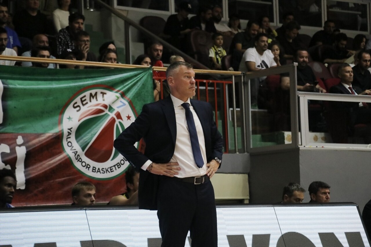 Türkiye Sigorta Basketbol Ligi'nin ikinci haftasında Yalovaspor Basketbol ile Fenerbahçe Beko, 90....