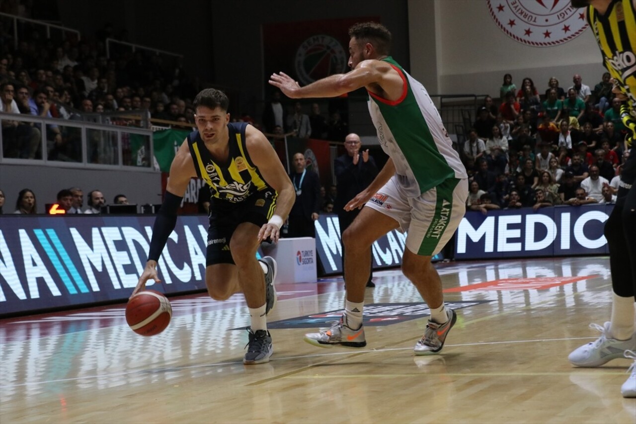 Türkiye Sigorta Basketbol Ligi'nin ikinci haftasında Yalovaspor Basketbol ile Fenerbahçe Beko, 90....