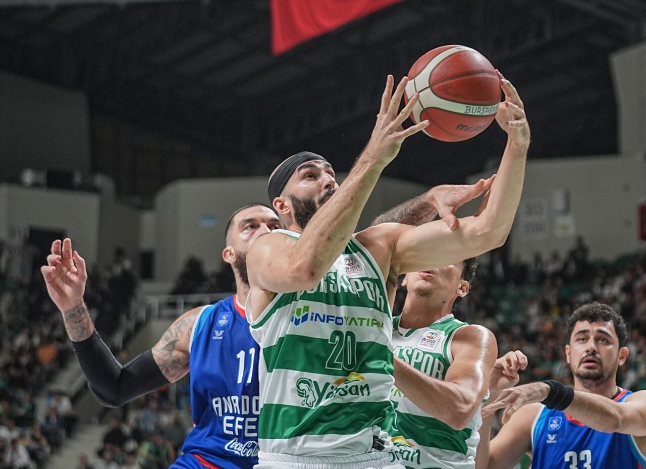 Türkiye Sigorta Basketbol Süper Ligi'nin ikinci haftasında Bursaspor Basketbol ile Anadolu Efes...