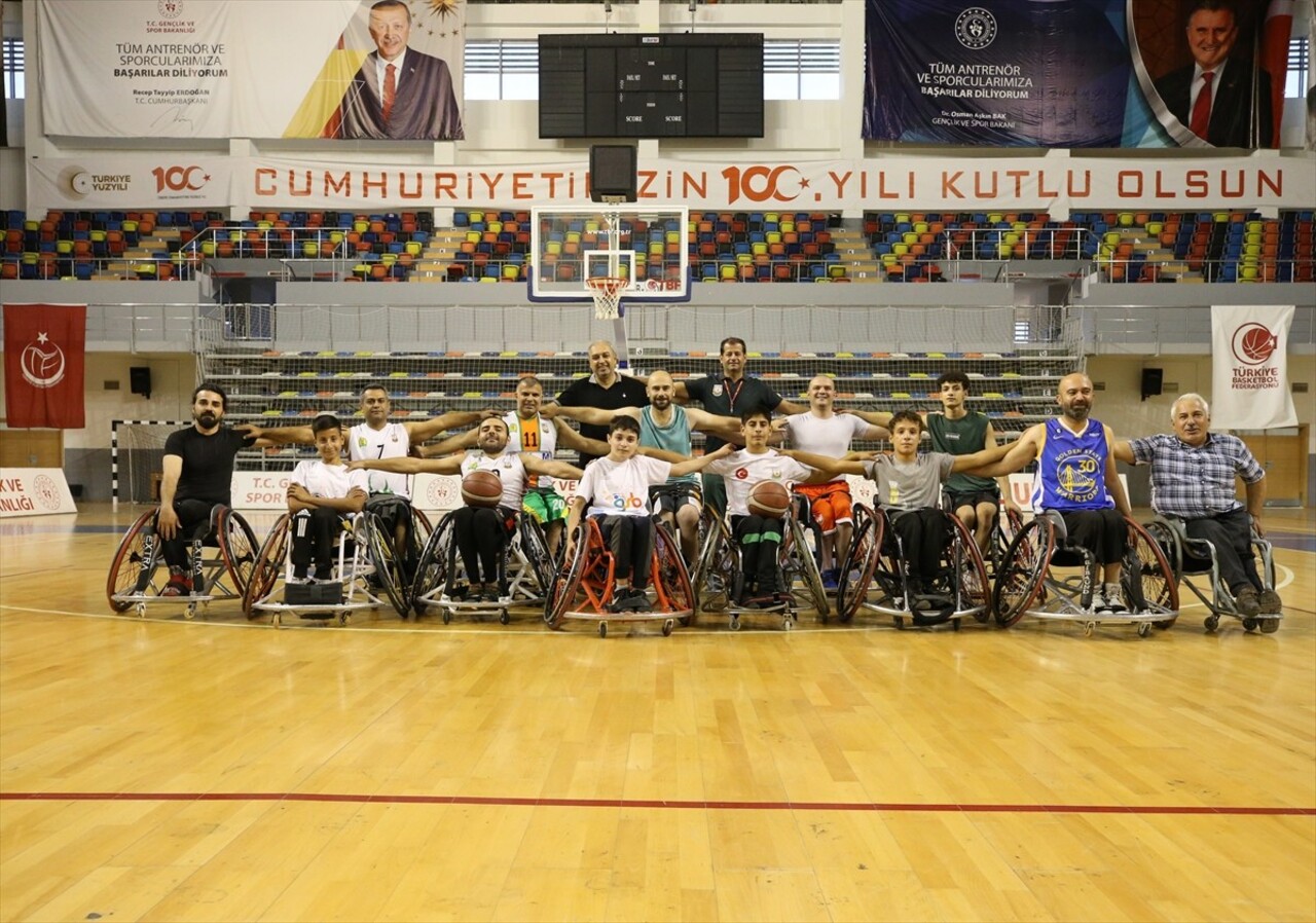 Tekerlekli Sandalye Basketbol Süper Lig ekiplerinden Şanlıurfa Büyükşehir Belediyesi Tekerlekli...