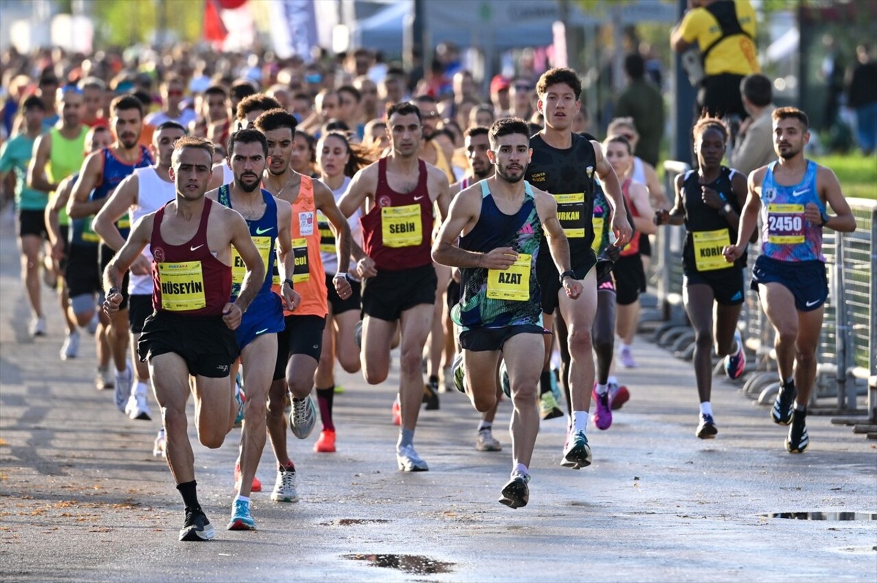 Ankara'nın başkent oluşunun 101. yıl dönümüne denk gelen 2. Runkara Yarı Maratonu, 46 ülkeden...