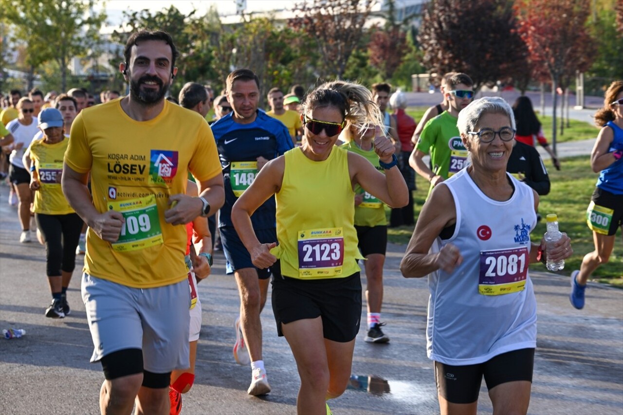 Ankara'nın başkent oluşunun 101. yıl dönümüne denk gelen 2. Runkara Yarı Maratonu, 46 ülkeden...