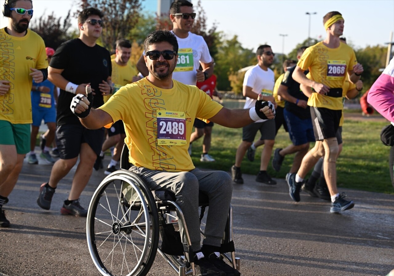 Ankara'nın başkent oluşunun 101. yıl dönümüne denk gelen 2. Runkara Yarı Maratonu, 46 ülkeden...