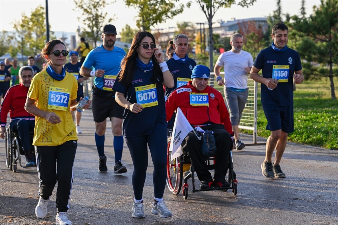 Ankara'nın başkent oluşunun 101. yıl dönümüne denk gelen 2. Runkara Yarı Maratonu, 46 ülkeden...