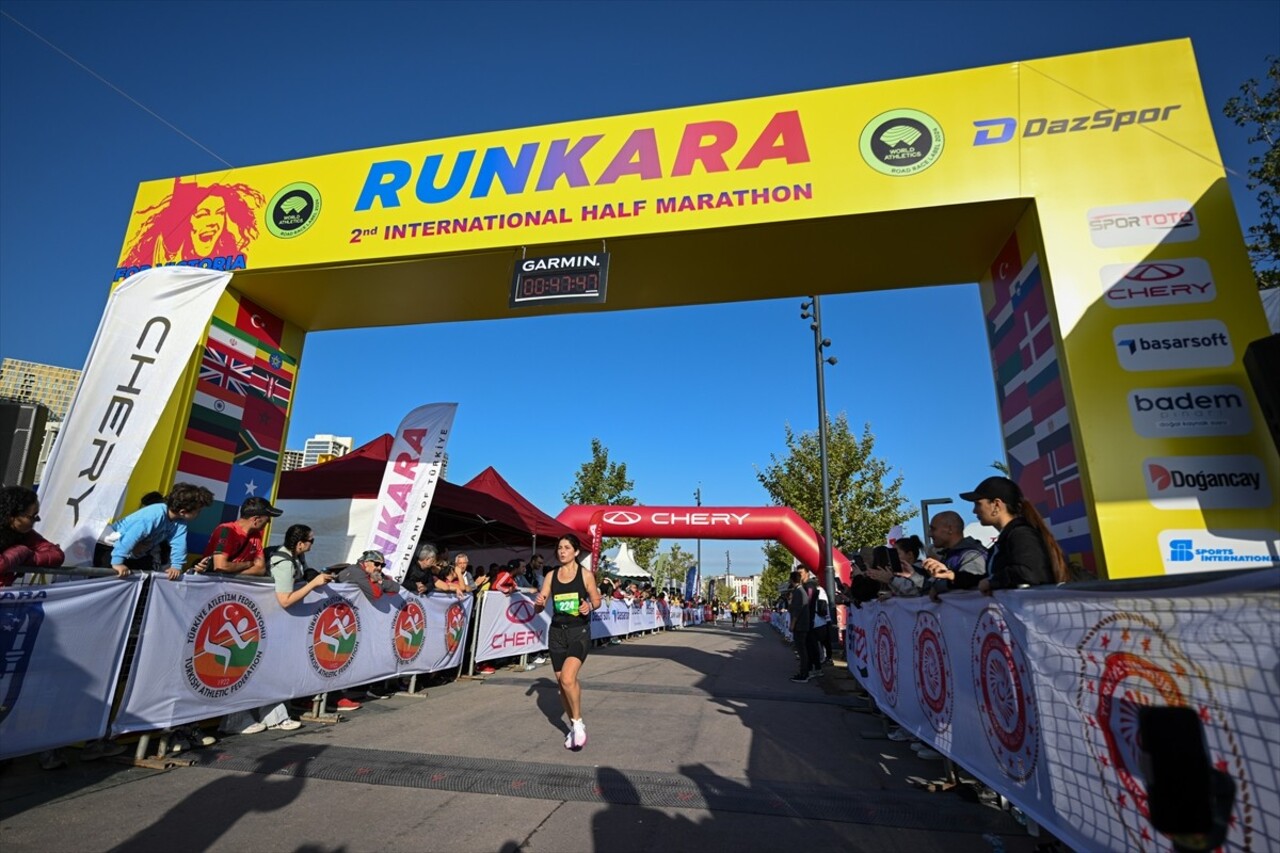 Ankara'nın başkent oluşunun 101. yıl dönümüne denk gelen 2. Runkara Yarı Maratonu, 46 ülkeden...