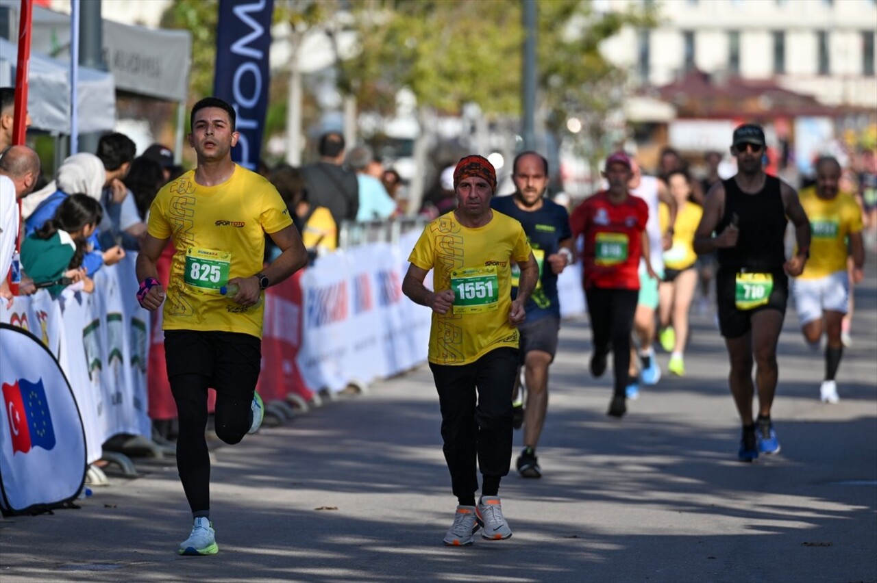 Ankara'nın başkent oluşunun 101. yıl dönümüne denk gelen 2. Runkara Yarı Maratonu, 46 ülkeden...