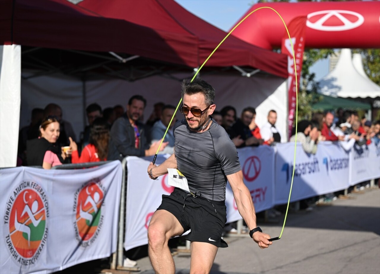 Ankara'nın başkent oluşunun 101. yıl dönümüne denk gelen 2. Runkara Yarı Maratonu, 46 ülkeden...