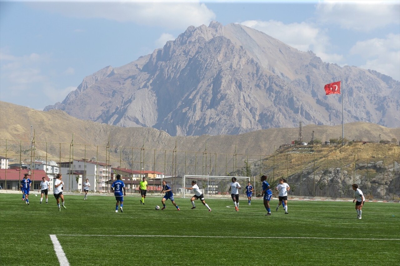 Turkcell Kadın Futbol Süper Ligi'nin 6. haftasında Hakkarigücü ile Çekmeköy Bilgidoğa, Merzan...