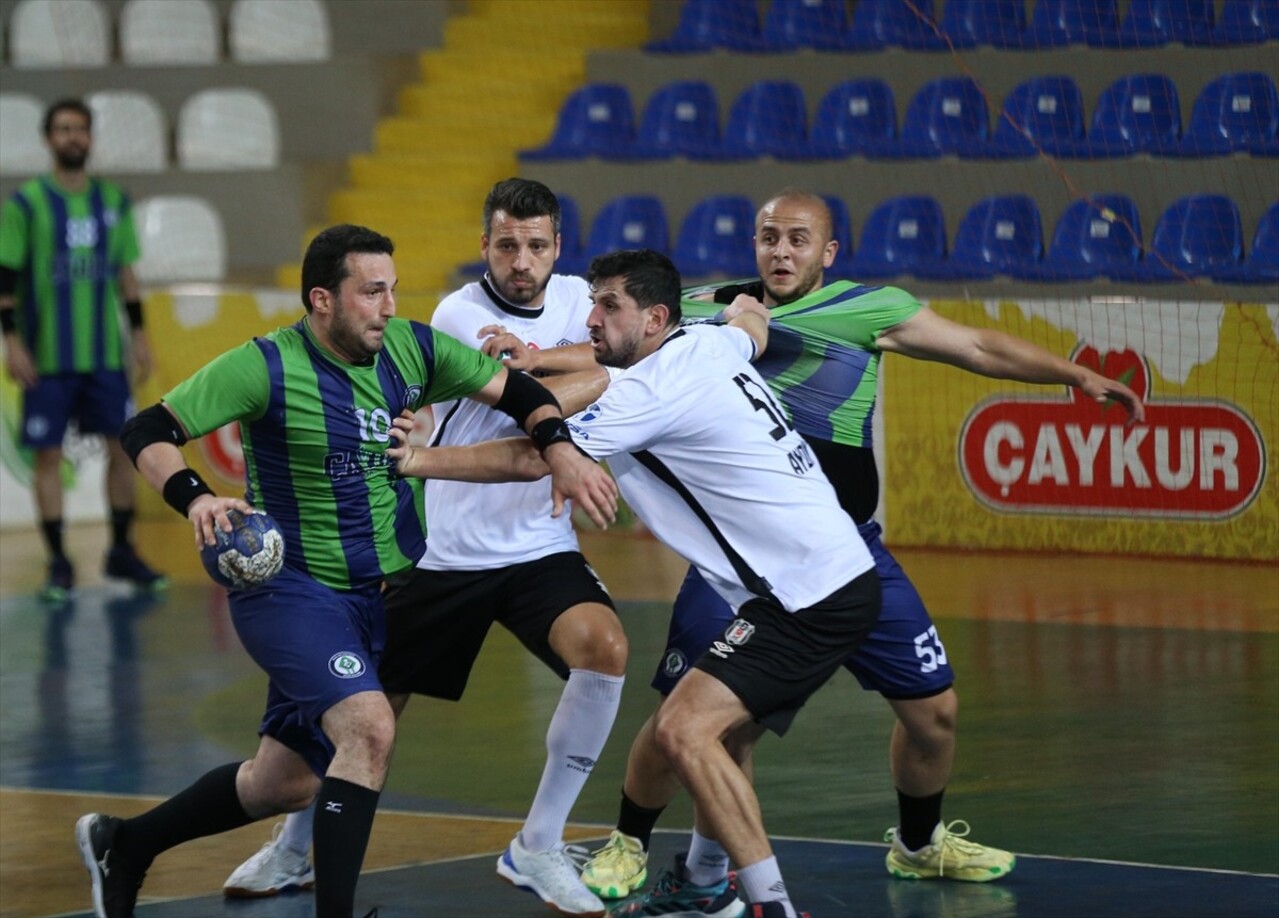 Hentbol Erkekler Süper Lig'in 7. haftasında Rize Belediyespor, Yenişehir Spor Salonunda Beşiktaş...