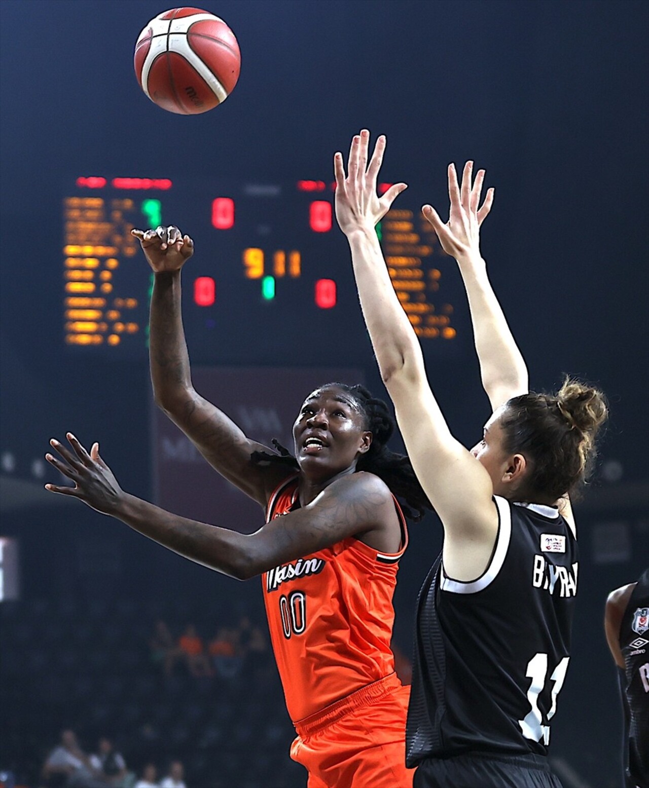 ING Kadınlar Basketbol Süper Ligi'nin 3. haftasında ÇBK Mersin ile Beşiktaş, Mersin'deki Servet...