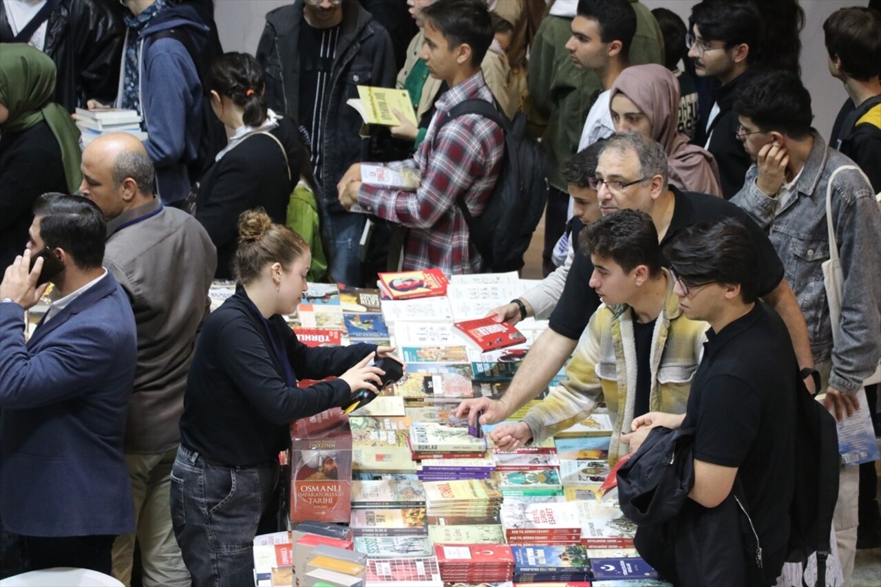 Kocaeli Büyükşehir Belediyesince bu yıl 14'üncüsü düzenlenen Kocaeli Kitap Fuarı sona erdi. Bu yıl...