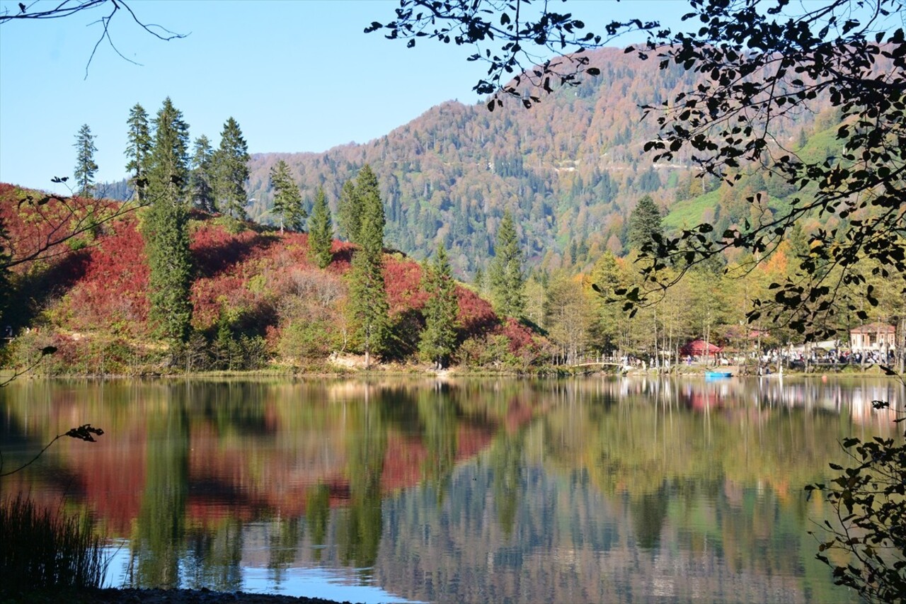 Artvin'de yerli ve yabancı turistlerin en çok ziyaret ettiği yerler arasındaki Borçka Karagöl...