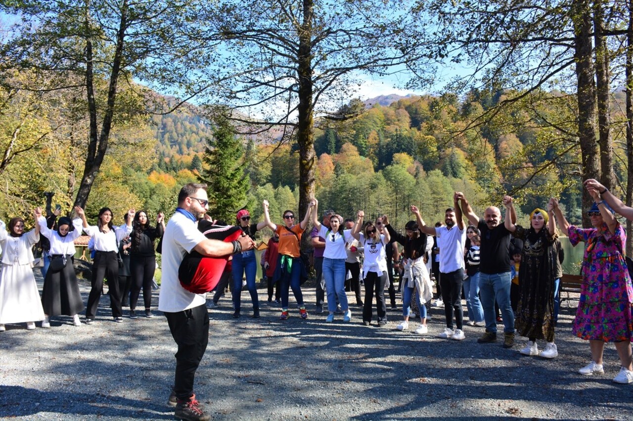 Artvin'de yerli ve yabancı turistlerin en çok ziyaret ettiği yerler arasındaki Borçka Karagöl...